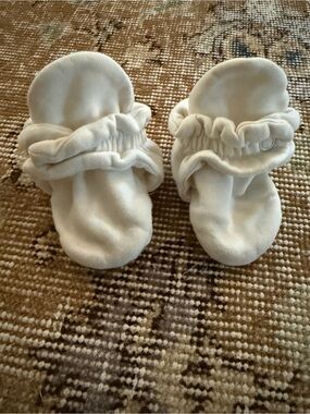 Zutano Cream Baby Ruffle Booties